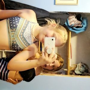 Meet your Posher, Elizabeth